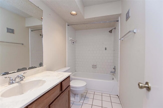 Building Photo - 25518 Chapel Ridge Ln