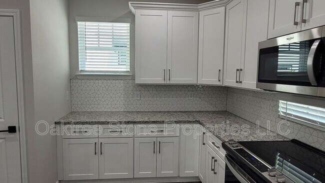 Building Photo - 2585 Ocean Dr NW