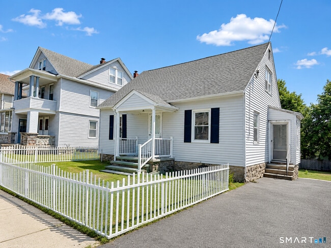 Building Photo - 163 Beechwood Ave