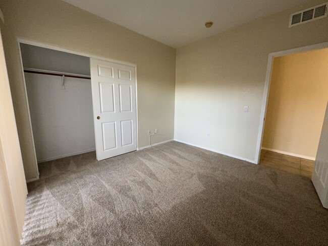Building Photo - 1050 E Cactus Ave