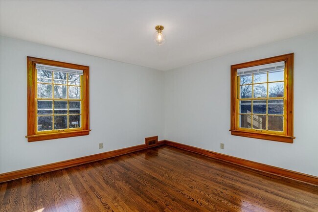 Building Photo - 2510 Tillett Rd SW