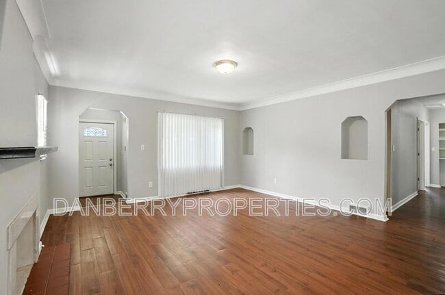 Building Photo - 822 Searles Rd