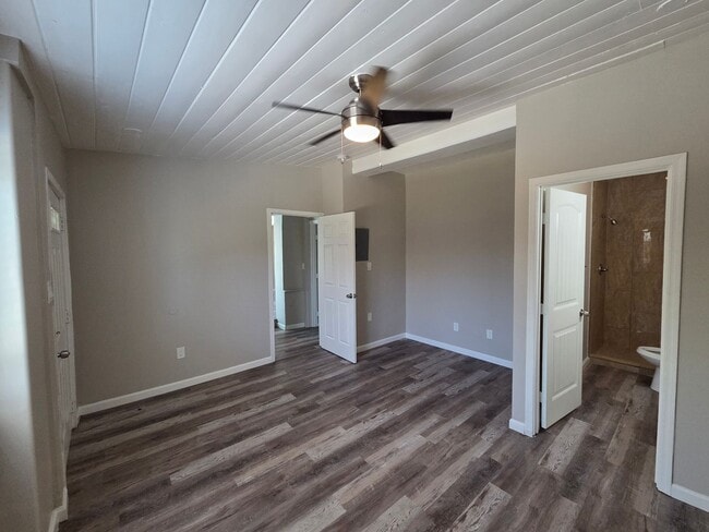 Building Photo - Phoenix 3 Bed/3 Bath in Coronado!