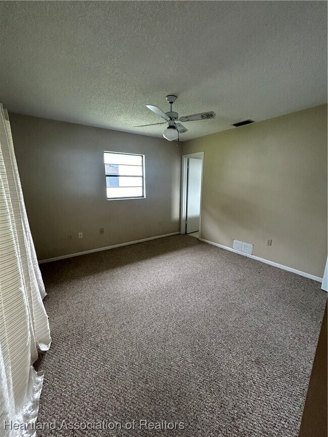 Building Photo - 137 Blue Moon Ave