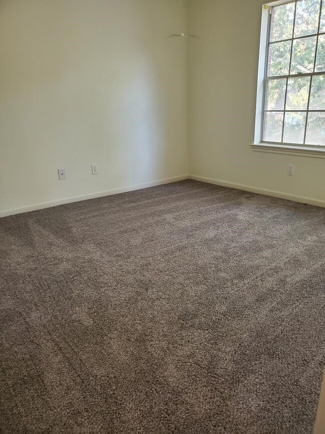 Building Photo - 7211 N Hearthstone Green Dr