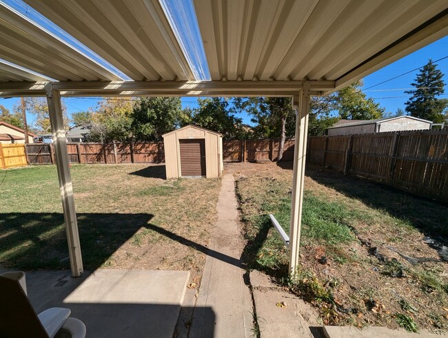 Building Photo - 3 Bedroom 2 Bathroom Ranch