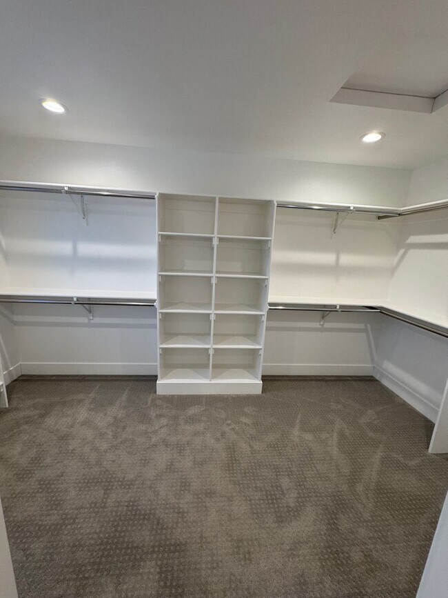 Building Photo - Beautiful 4 Bedroom Home in Desirable Wasilla Neighborhood!