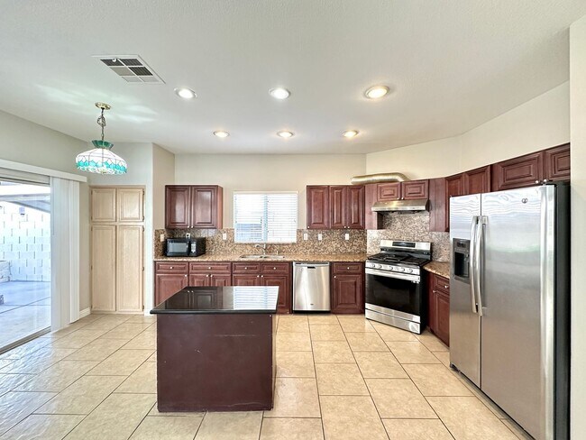 Building Photo - Buffalo Twain