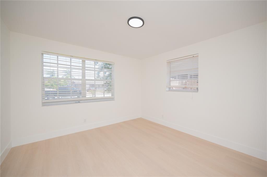 Building Photo - 3751 NE 17th Ave