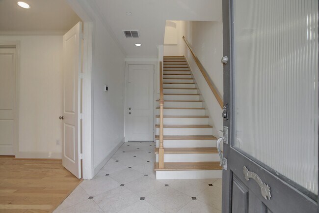 Building Photo - 1415 Oakdale St