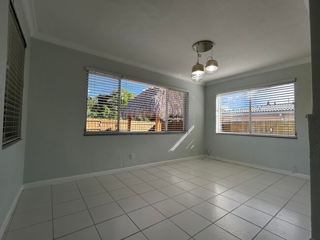 Building Photo - 455 NE 29th St