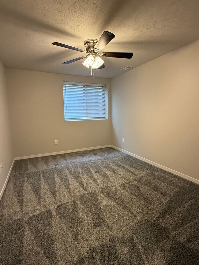 Building Photo - 7004 Claystone Dr