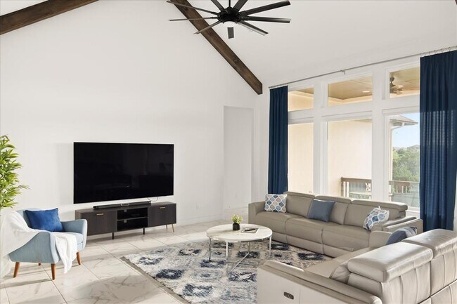 Building Photo - 913 Almeria Bend
