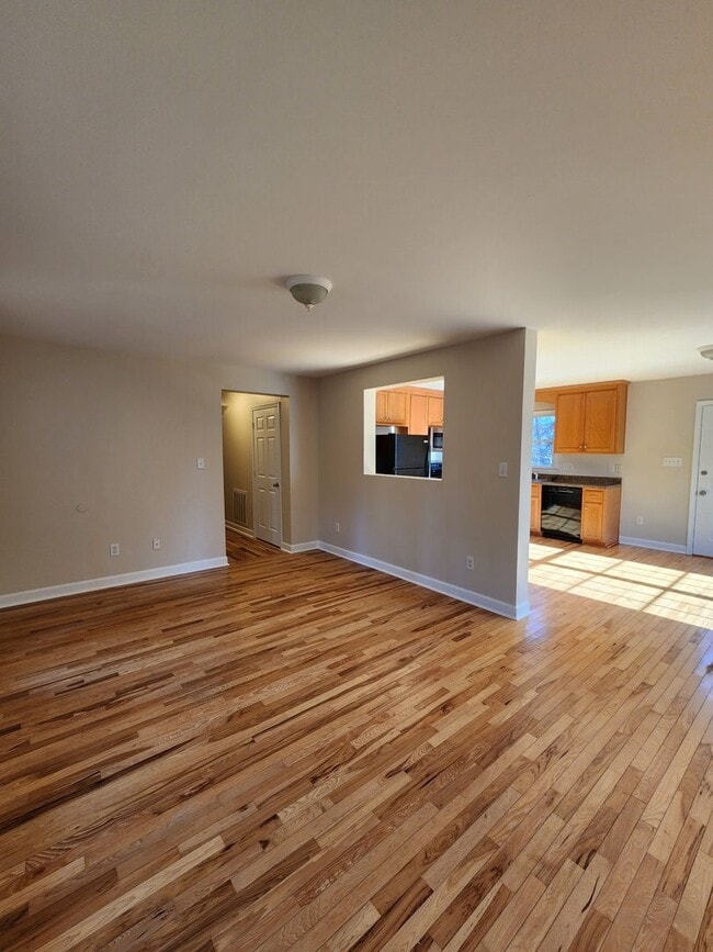 Building Photo - Asheville Rental!