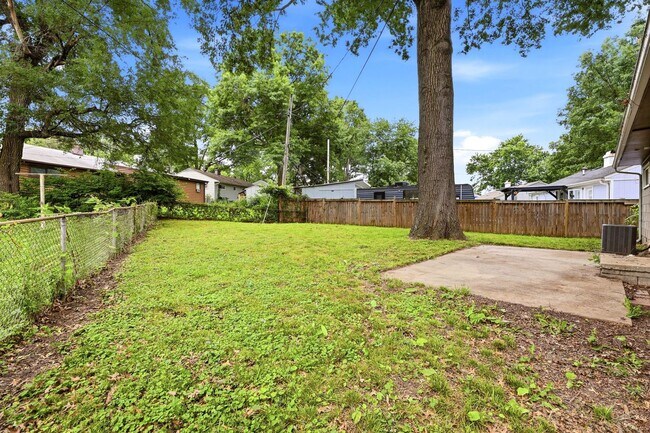 Building Photo - Don't Miss Out on This Charming 3 Bed, 1 Bath Home in South Kansas City!