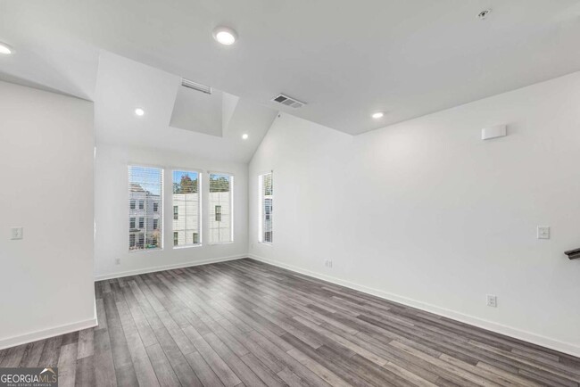 Building Photo - 501 Burton Dr