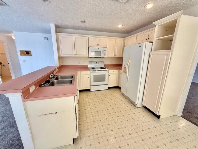 Building Photo - 3237 Fairfield Dr