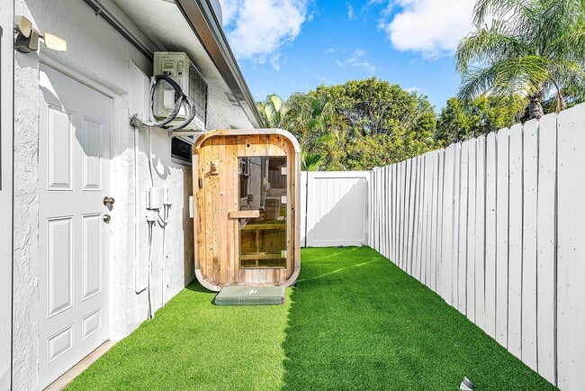 Building Photo - 124 Oregon Ln