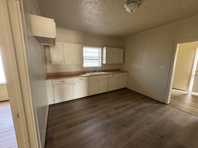 Building Photo - 2 Bedroom 1 Bath Home on 1.5 acres