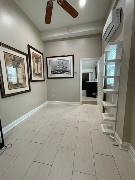 Building Photo - 7524 Fountain Ave