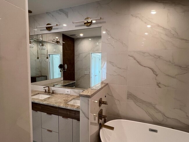 Building Photo - 1076 Siena Oaks Cir E