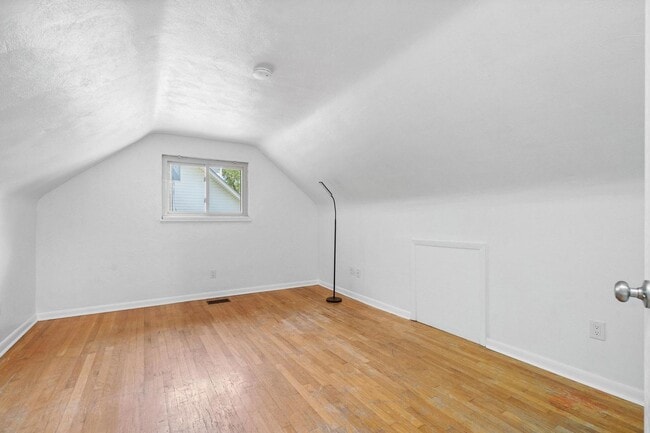 Building Photo - Charming 4-Bedroom Home in Desirable Neigh...