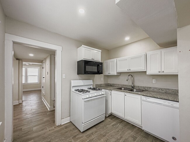 Building Photo - Welcome home!