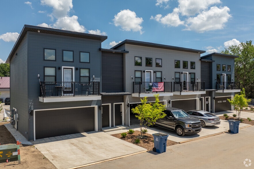 Building Photo - Landings at Rush Creek