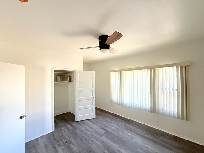 Building Photo - 1908-1910.5-19105 Daly St