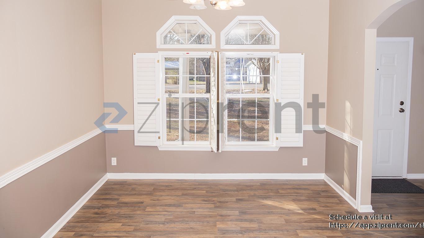 Building Photo - 1108 Lone Oak Rd