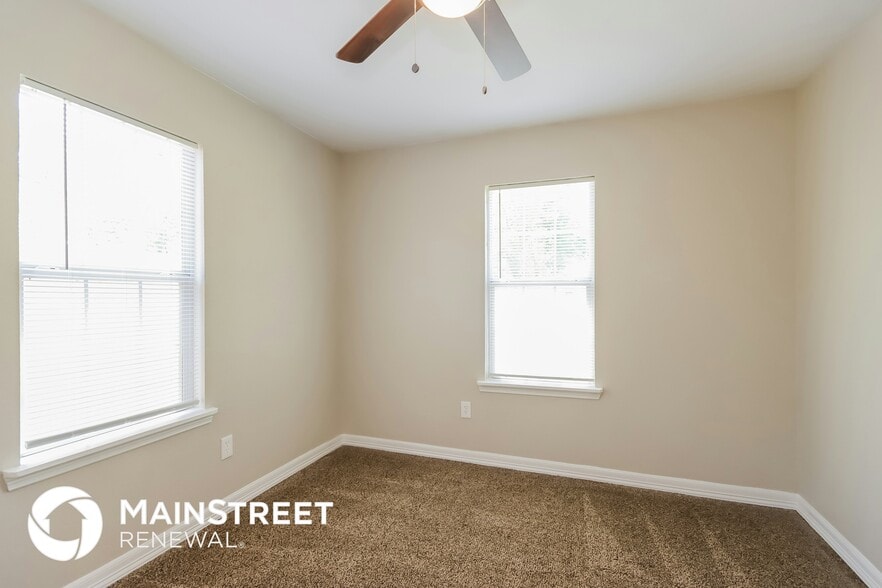 Building Photo - 8006 Lynette St