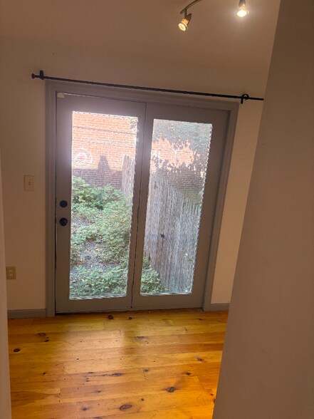 Building Photo - 429 W Bringhurst St