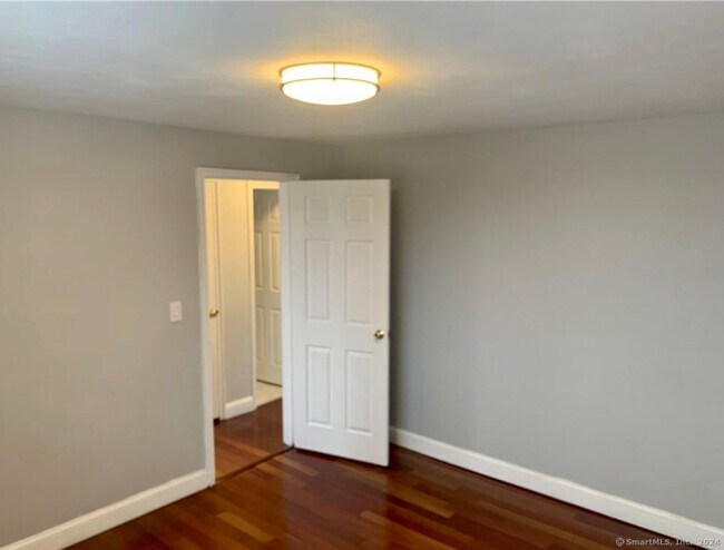 Building Photo - 1070 Main St