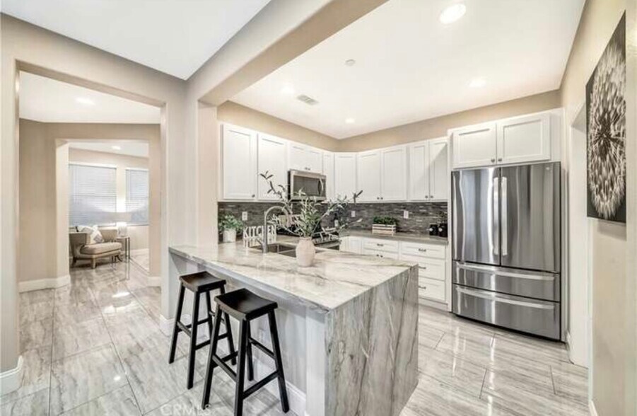 Building Photo - 16 Shelburne St