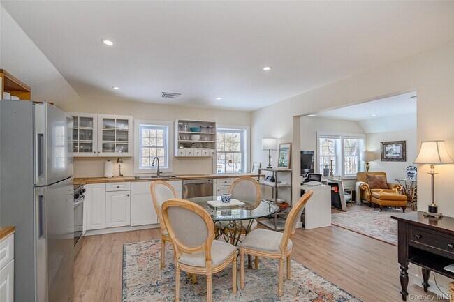 Building Photo - 5 Spring St