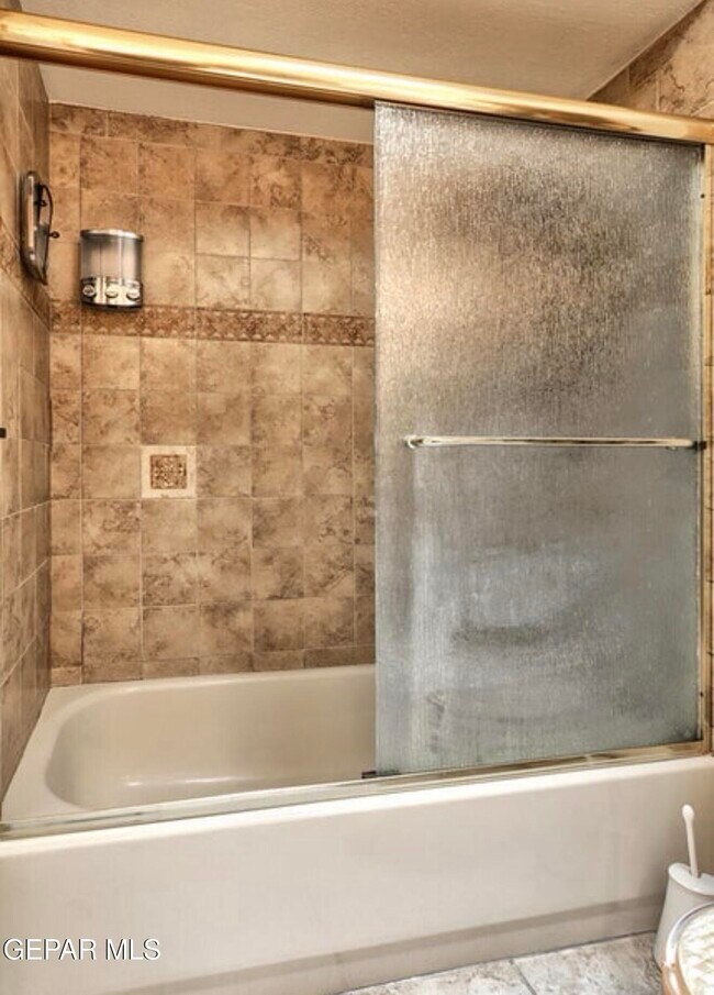 Building Photo - 1933 Gus Moran St