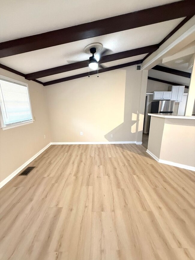 Building Photo - ** 3 Bed 2 Bath located off Perry Hill rd ...