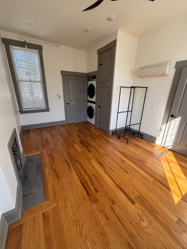 Building Photo - 1725 Elm St