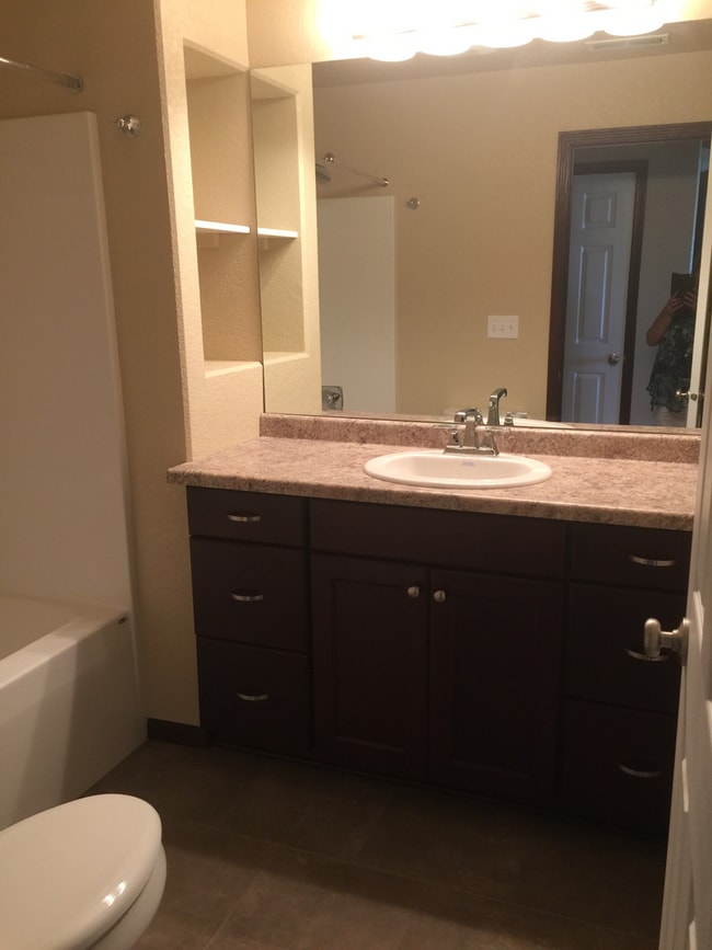Building Photo - Quality Built Twinhome North Bismarck 2Bedroom 1 1/2 Bath SORRY NO PETS!!