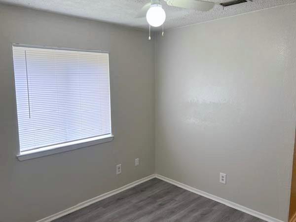 Building Photo - 806 Phillips Dr