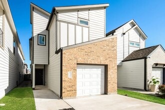 Building Photo - 15322 Estrella Rd W