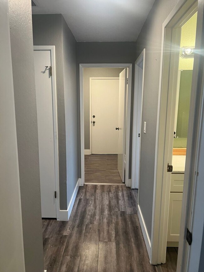 Building Photo - Three Bedroom, Two Bathroom Single Family ...