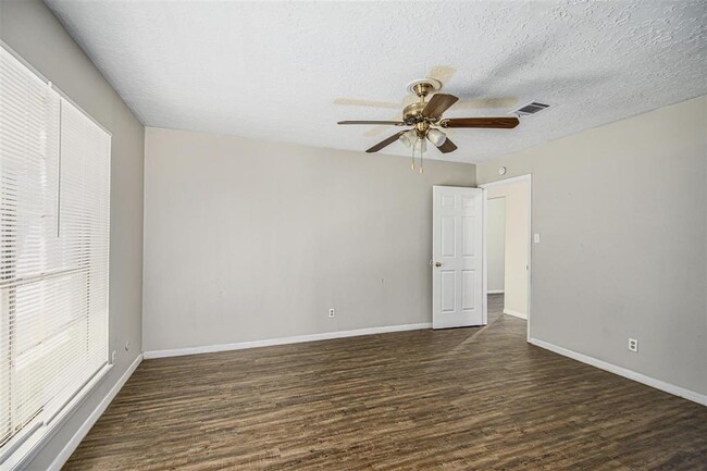 Building Photo - 22807 Canyon Lake Dr