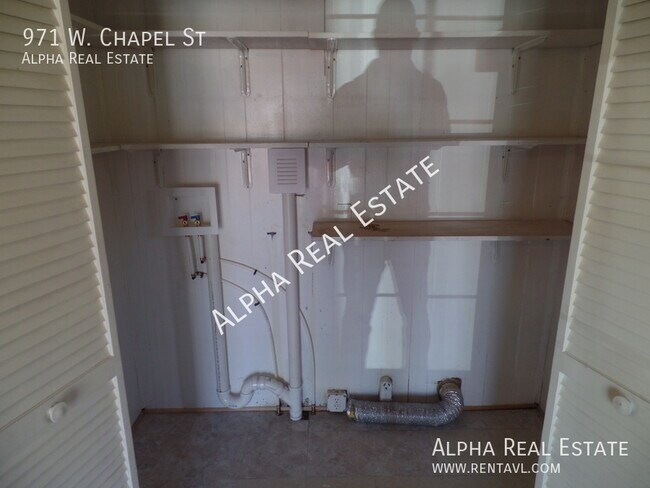 Building Photo - Pet friendly home with level fenced back y...