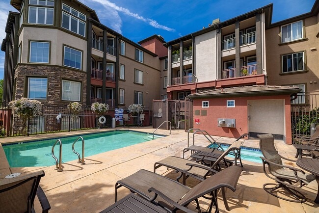 Building Photo - Regent on the Park - 4th floor 2 bedroom