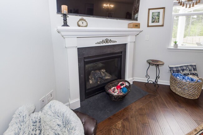 Building Photo - 4 Bedroom 2 Bath Home in French Quarter Creek - Huger