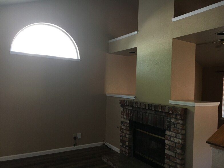 Building Photo - 2009 Hearthstone Ln