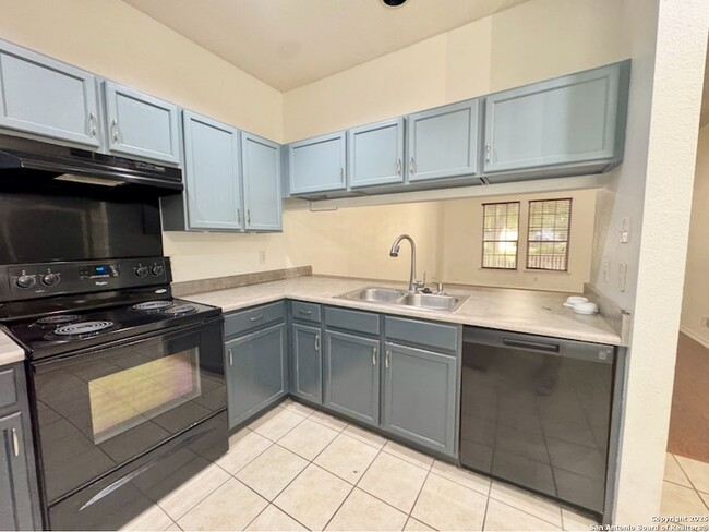 Building Photo - 22134 Goldcrest Run
