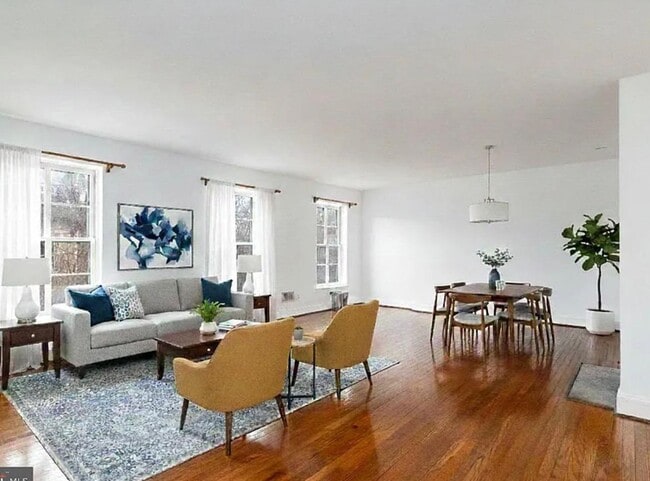 Building Photo - 1717 Green St