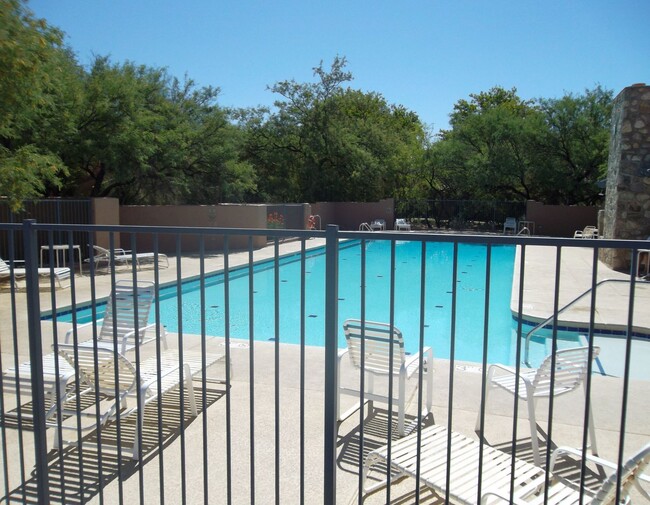 Building Photo - 2 Bedroom, 2 Bath Sabino Canyon Townhouse ...